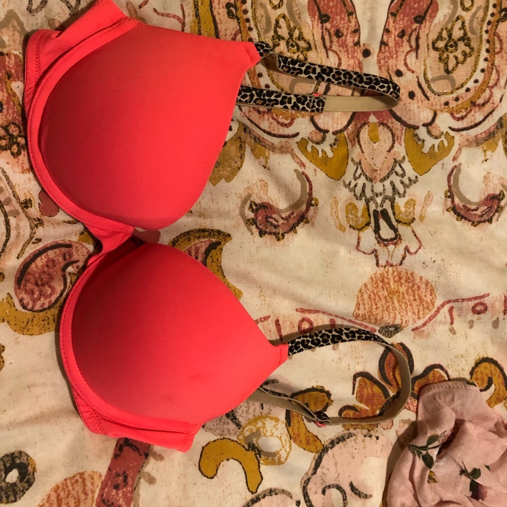 32C VS push-up bra